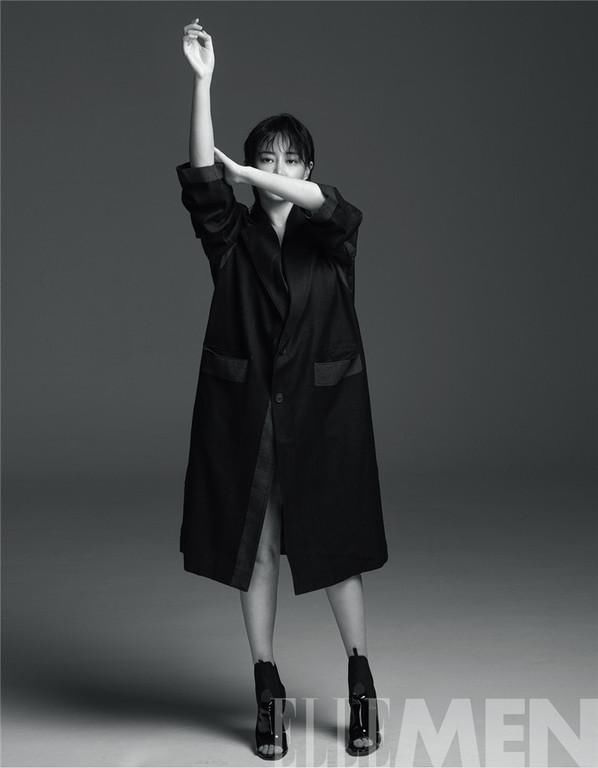 《延喜》高贵妃卸浓妆穿DIOR、PRADA拍时尚大片，难得秀美背