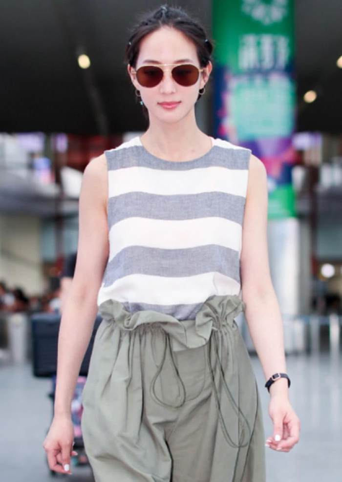 张钧甯厉害了, 这么肥的裤子都敢穿, 网友: 不怕掉下来吗?