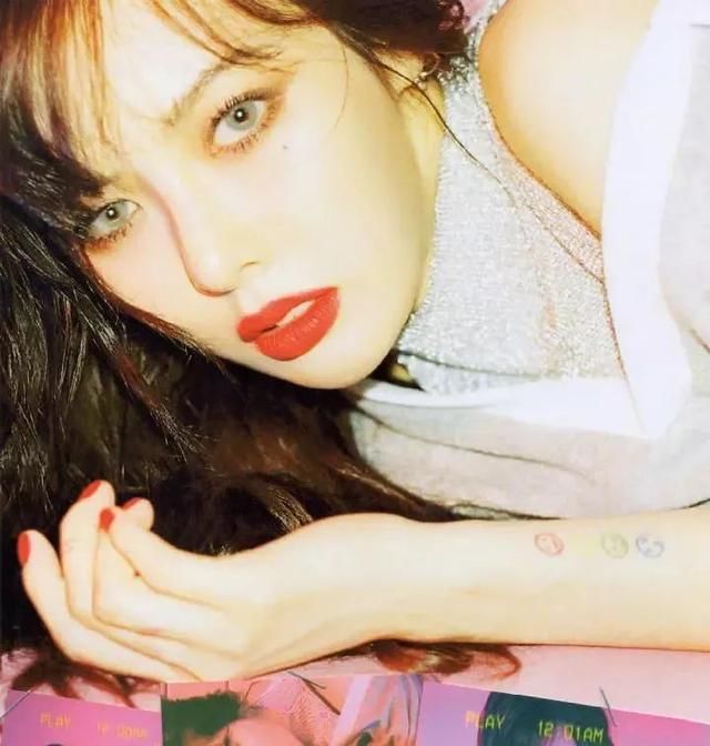 泫雅的复古妆好“坏”!酷女孩你们有福了!