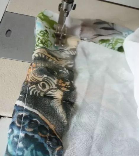  碎花■我买了一条粉色碎花的波西米亚风格的两穿长裙,配什么衣服和鞋子...
