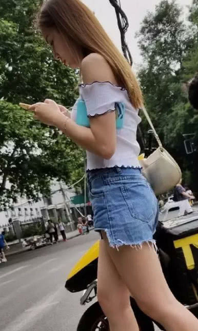 气质小姐姐穿搭配清秀唯美又动人，淡雅曼妙身姿秀婀娜气质优雅不