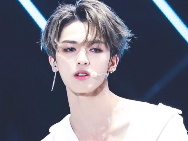 本以为蔡徐坤卸了妆认不出，直到看到卸了妆的朱正廷！