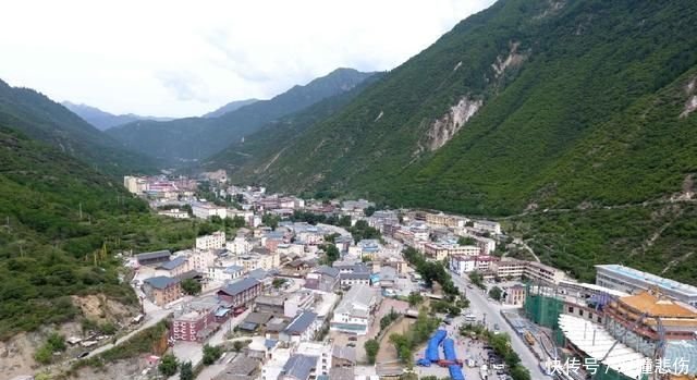 四川唯一敢比美九寨沟的小县城:一脚跨三省，幸亏还没火!