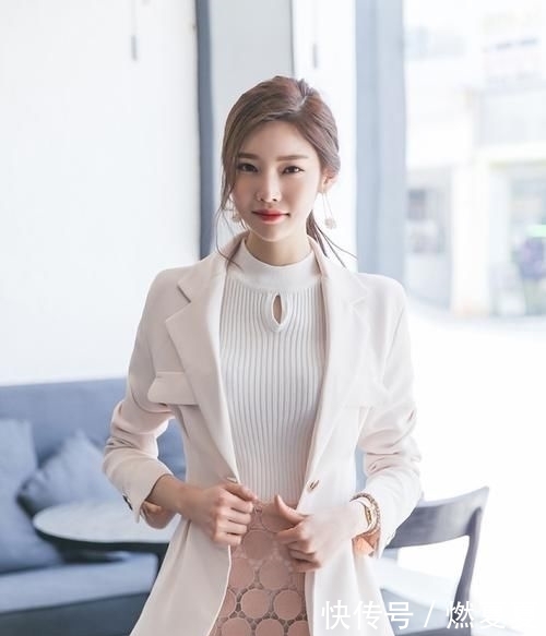  #少女#朴正允：白色的棉毛背心搭配上青春活泼的少女粉，你喜欢吗？