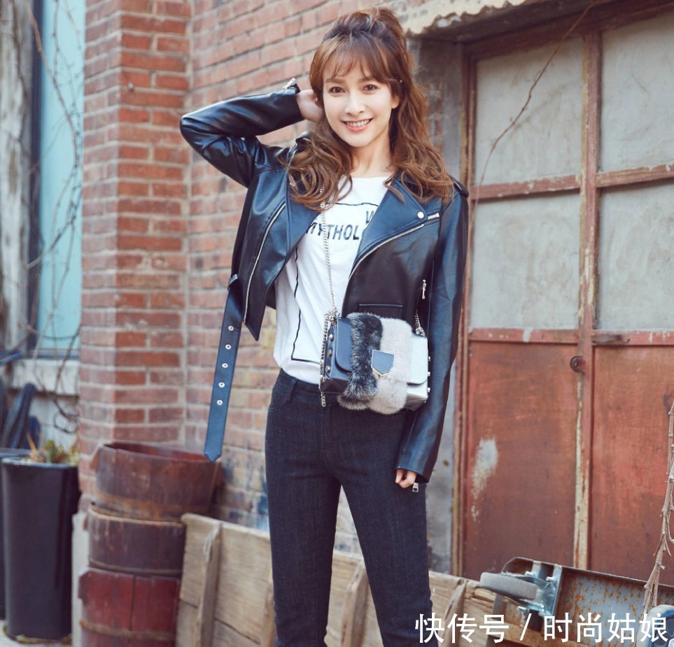 吴昕也真是会玩，穿上红鞋来秀腿，网友：不要活在P图的世界里！