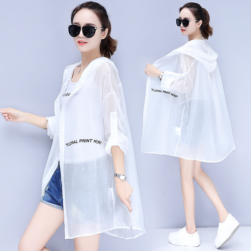 现在女人真大胆，只穿一件小吊带+薄薄一层纱，大方迷人忒惊艳