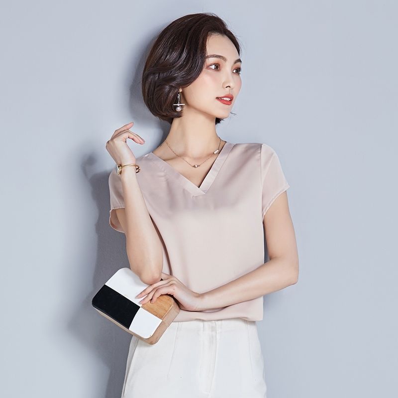 聪明的女人都不穿裙子了，新款修身小衫，真是太美了