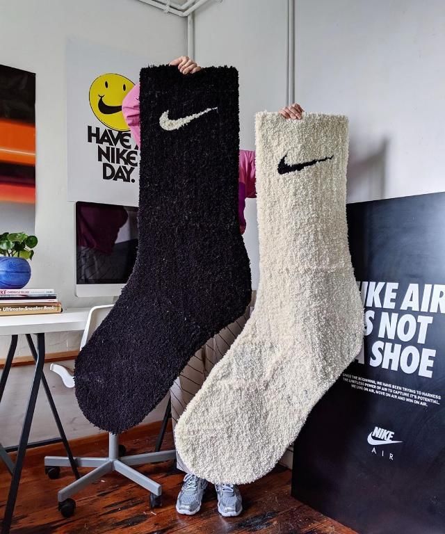  『最长』可能是世界上最长的 Nike 鞋和袜子，原来长这样！