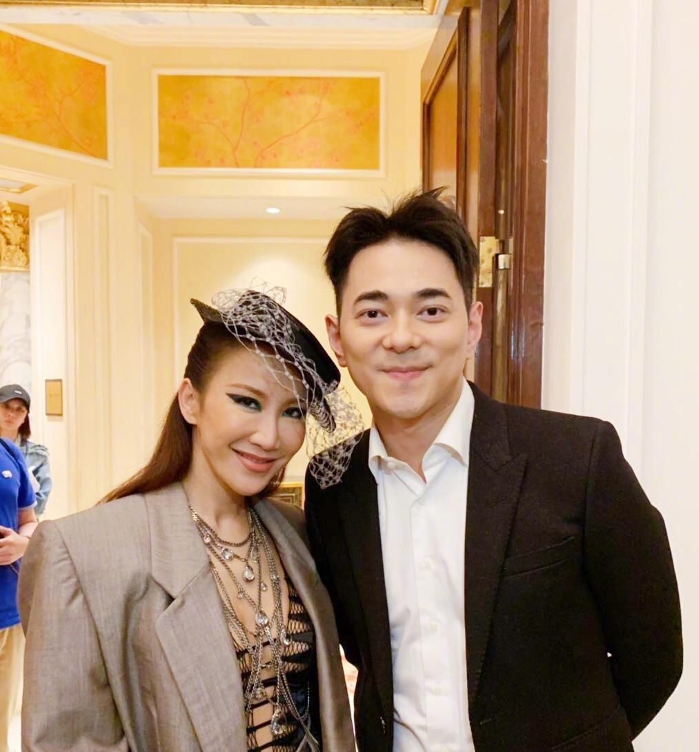  『看起来更』李玟气质还是那么好，露脐破洞装潮力四射，女神份儿依旧不减