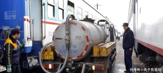 火车上的粪便都排去哪了？乘务员偷偷道出实情，你或许不相信！