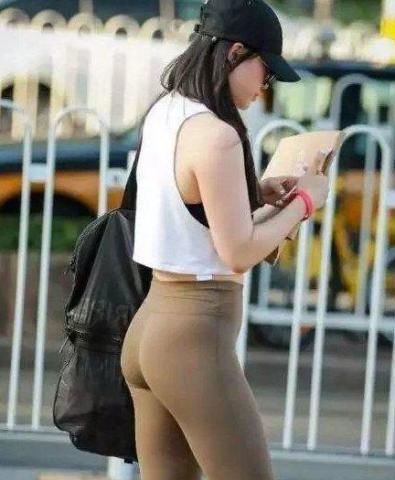 微胖的打底裤美女,女人味十足,富有弹性