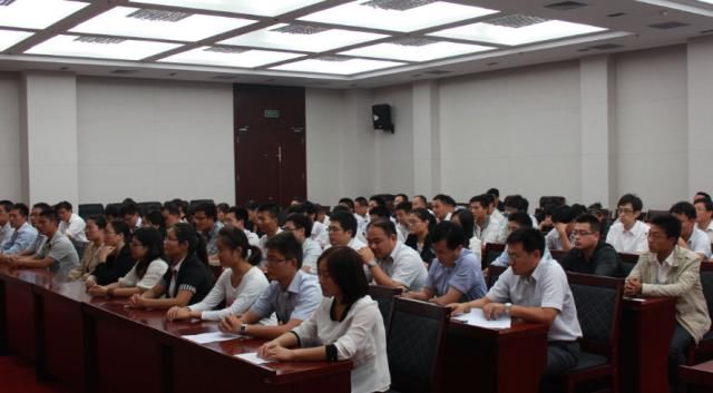  [取消]公务员“工资改革”后，年终奖变尴尬，节日补贴取消，年