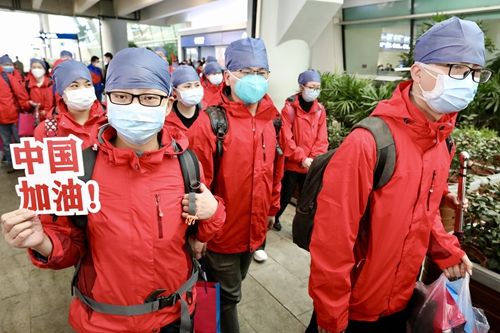  「达武汉天河国际机场」21支重症患者救治医疗队抵达武汉