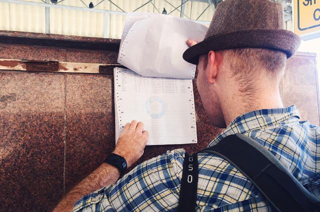  「内部」中国女孩在印度乘坐火车，实拍火车内部，来看看是什么