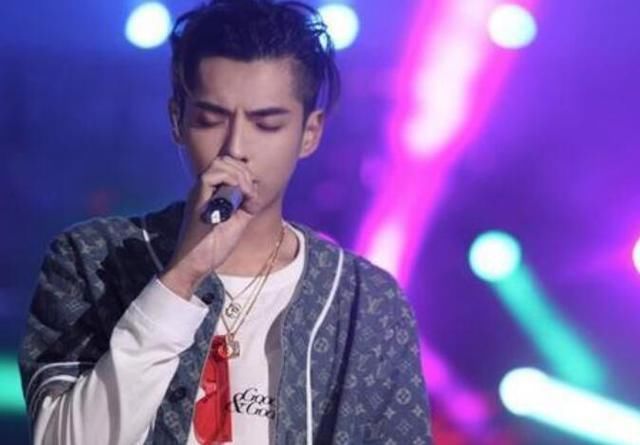 吴亦凡扎脏辫，鹿晗扎脏辫，易烊千玺扎脏辫，却输给一个弱女子！