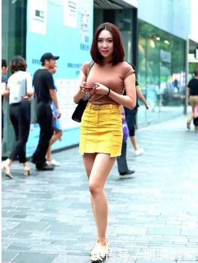 包臀裙：紧身的设计剪裁，凸显女性傲人的好身段，展现十足女人味