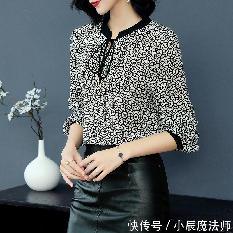  气质：新发现一款女装，叫：减龄衬衫，比连衣裙更显气质，怎么穿怎么美