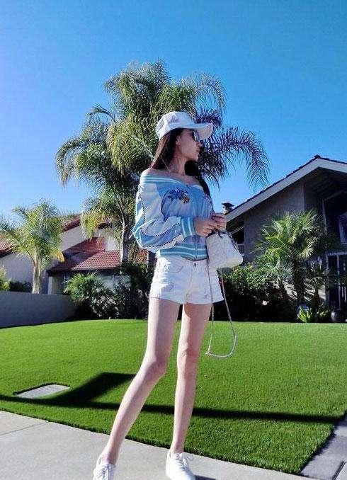 紧身裤尽显气质和优雅，将女性窈窕的身材完美展现