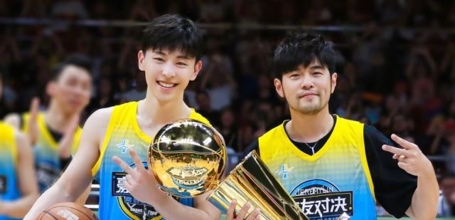 全场:邓伦李易峰加盟《我要打篮球》,邓伦霸气三分震撼全场