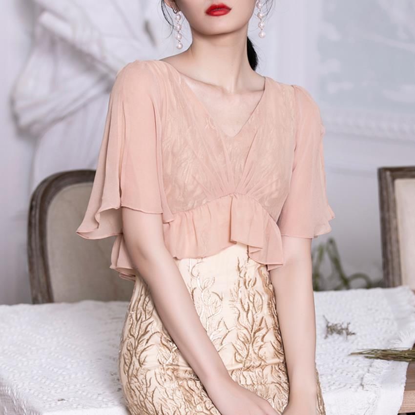 这才叫“女人味十足”，比旗袍还美十倍，精致端庄，倾城又倾国