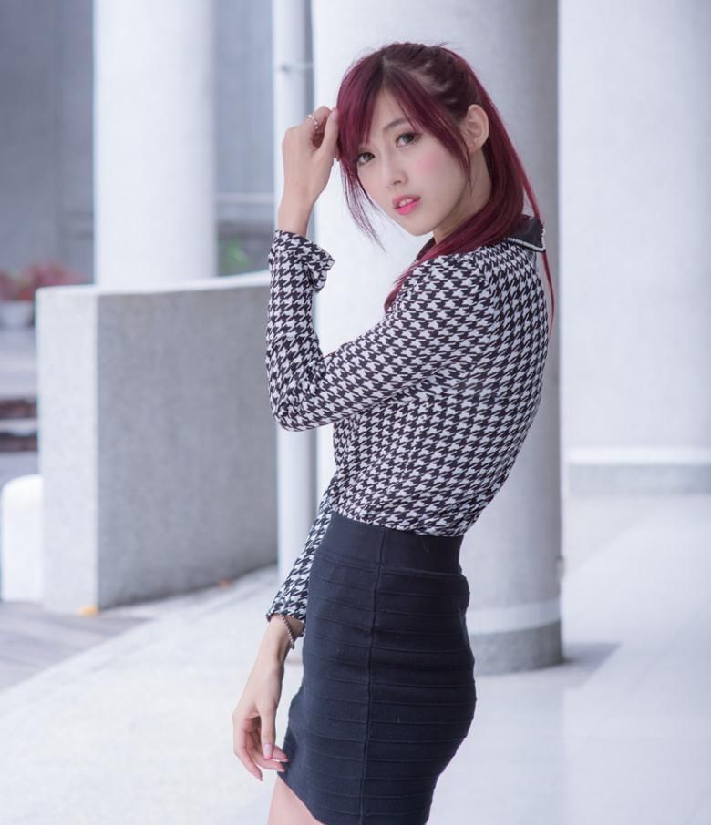 街拍 清秀长靴美女,超短裙更漂亮!