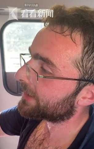 车厢温度超40度乘客热成狗 网友:英火车咋没空调