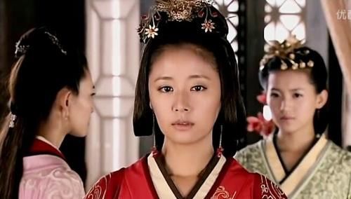 【金光闪闪】穿上皇后凤袍的女子:王宝钏金光闪闪、窦漪房大气、武媚娘华丽!
