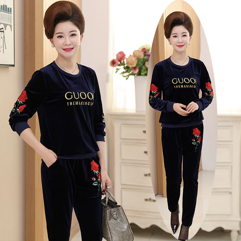 昼夜温差大，6070女人别穿裙子!穿这妈妈套装，保暖还显美嫩