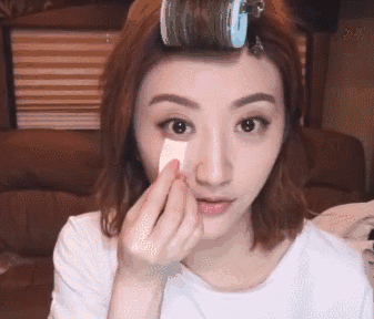 夏季容易出汗脱妆，告诉你几个定妆小技巧！