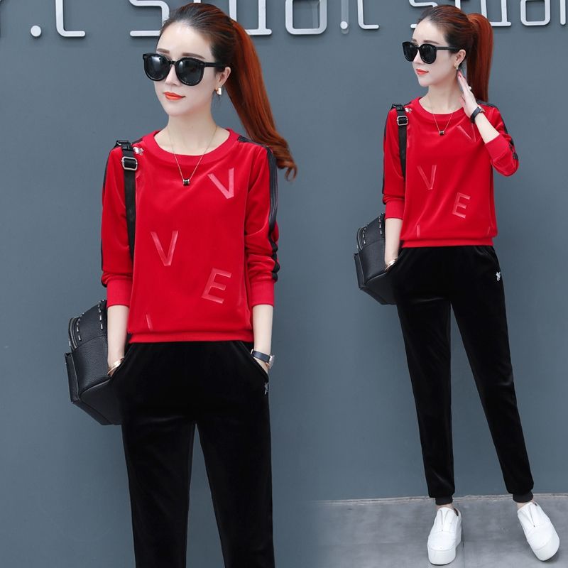 国庆节出游，穿裙子不方便!学70后老婆穿这套装，美的动人心魄