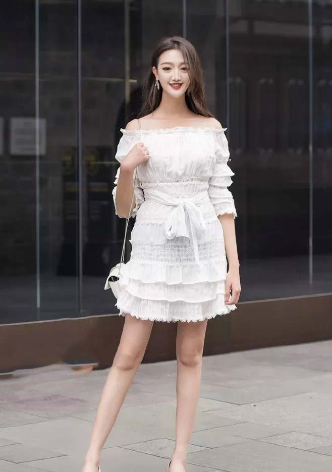 街拍，图1紧致性感露脐装女人味十足，图4清纯甜美气质美女