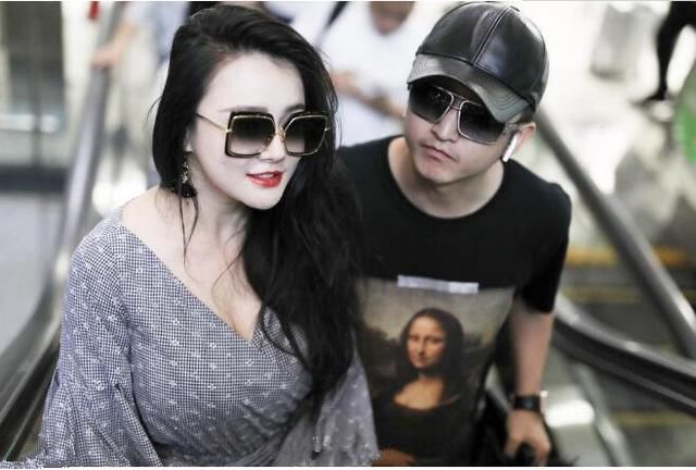 真心羡慕冉莹颖，事业线怎么遮都遮不住，网友：这才叫厉害！