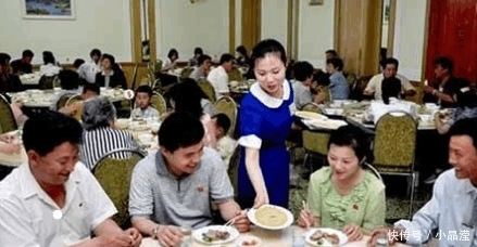 中国人去朝鲜旅游, 酒店吃饭付钱后服务员一个动作, 让人看楞了