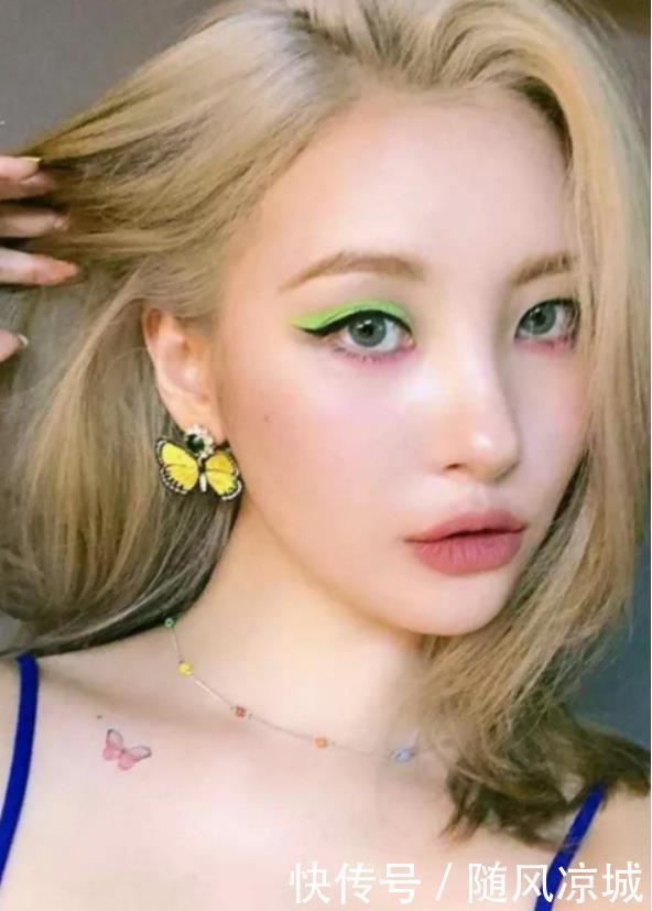  衬衣：蝴蝶元素单品突然开始走红，衬衣+耳环都有了，这蝴蝶效应有点强