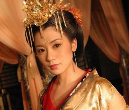  『闺蜜』遭前夫家暴出轨，闺蜜又挖墙脚，如今二婚女星中我看她最幸福
