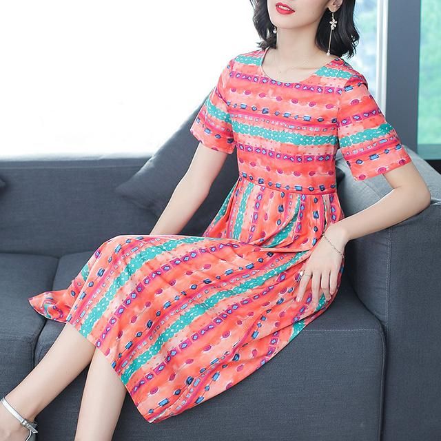 时尚的连衣裙,让你越穿越美丽,展现成熟女性文雅风姿绰约气质