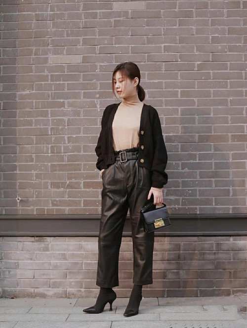  #紧身裤#“罗圈腿”女人不穿这4种裤子，多穿阔腿裤，立竿见影出效果