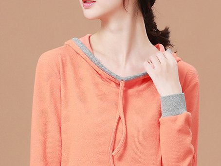 会打扮的女人都不穿裙子了，现在流行下面这时髦卫衣，简直美炸天