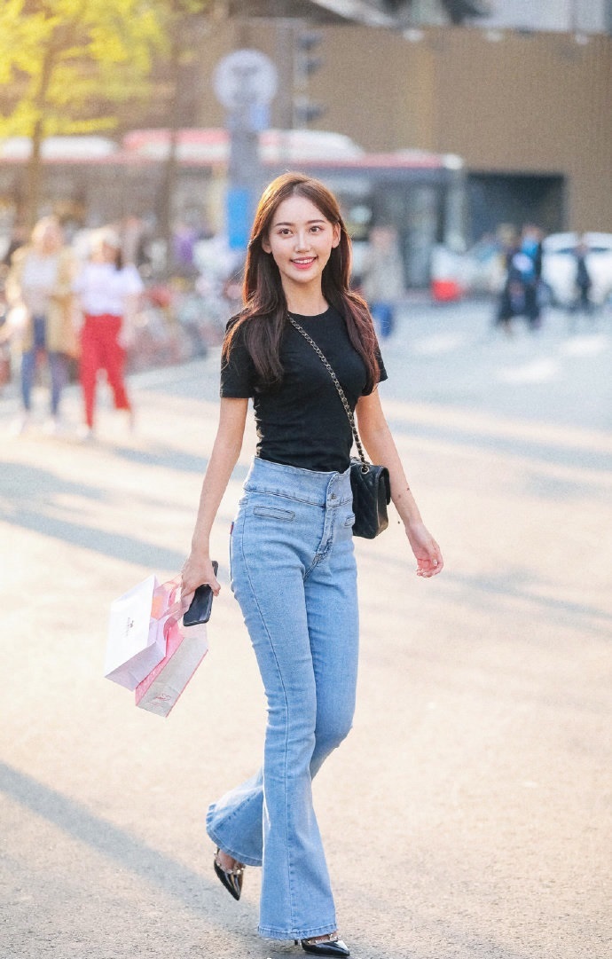  『蓝色』夕阳下的黑蓝色，照亮你的美