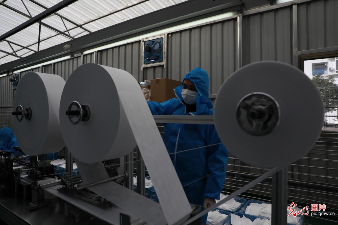  [防控]江西婺源：转型生产口罩 支持疫情防控