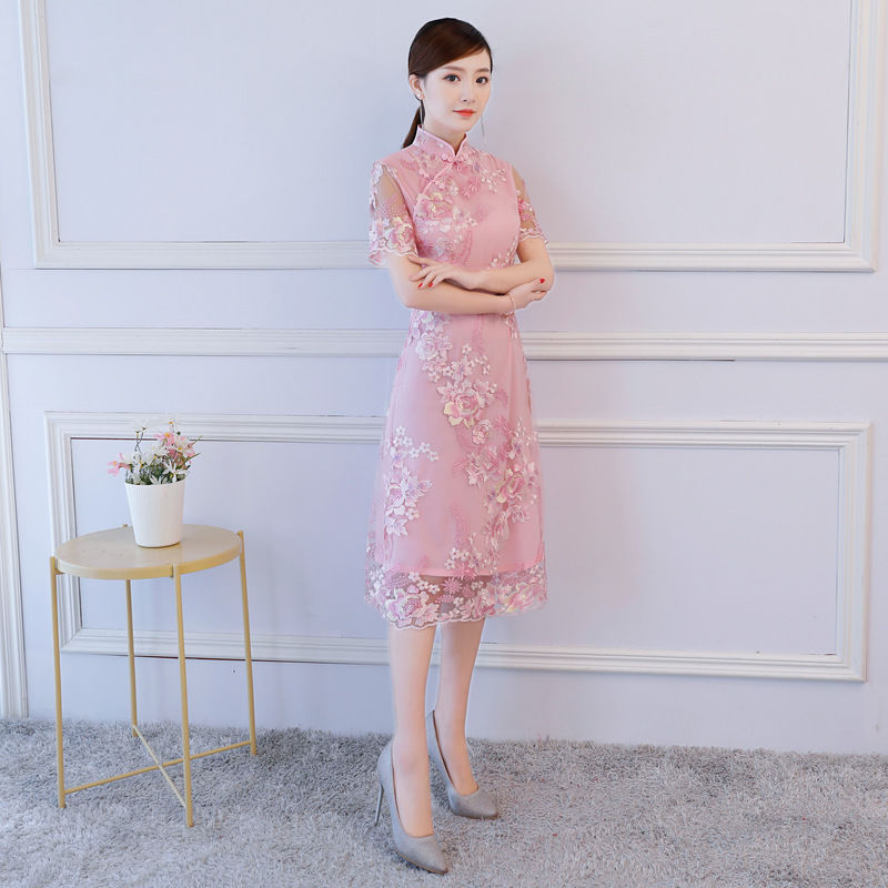 别说女人老了就变丑!看看下图这样穿旗袍裙，美的不可一世