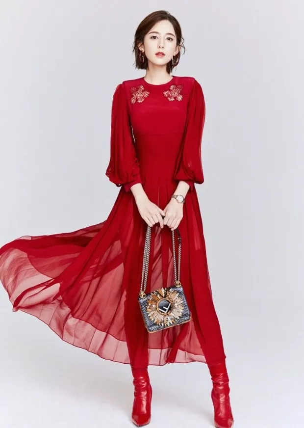 世界上怎么有古力娜扎这样的人，T恤＋短裤也能美上天，厉害了！