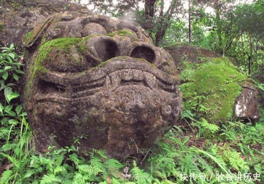 史上唯一住人的地质漏斗，深度达900米，村民叮嘱：夜晚不要出门