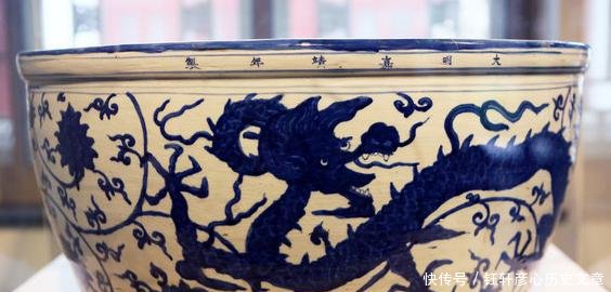 农村大姐带“水缸”鉴宝，专家报价120万，大姐转身就走