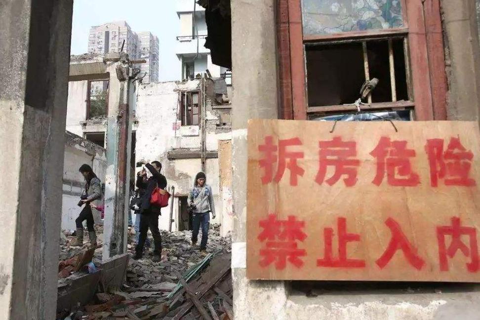 拆迁补偿新规：砖瓦房每平补偿2400，如果你家拆迁能拿多少钱