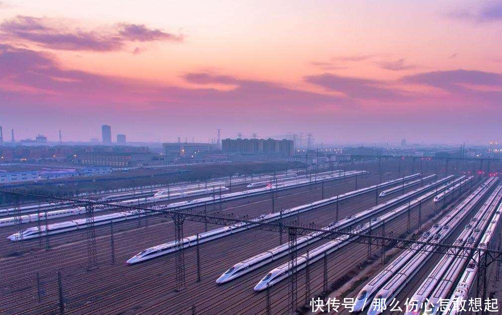 高铁跑一趟的成本是多少？看过之后，网友：难怪高铁能亏4万亿