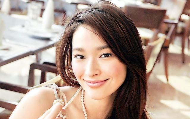  『女人』别再问了,三个部位就看穿女人年龄