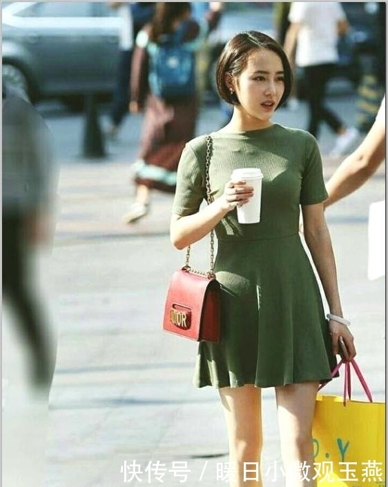 『小姐姐』街拍 小姐姐的侧颜好美, 想不起来像哪个明星