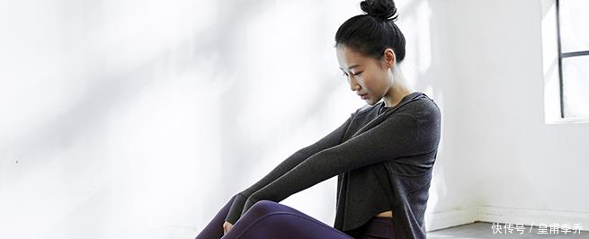 年轻漂亮的打底裤美女，散发唯美气质，真漂亮