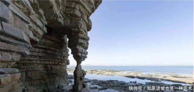 云南深山发现一奇石,高70米,上粗下细,屹立至今有千万年历史